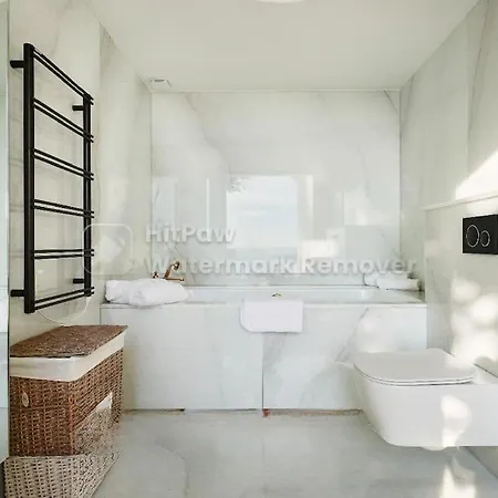 6 - Elisabeth Cannes