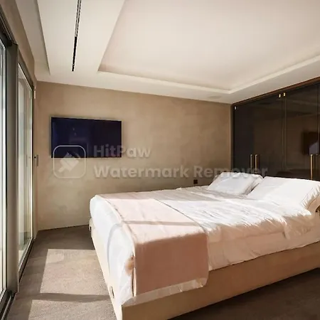 6 - Elisabeth * Cannes