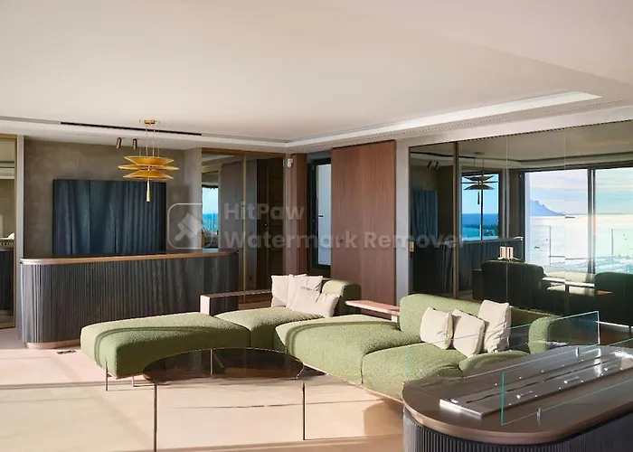 6 - Elisabeth Cannes