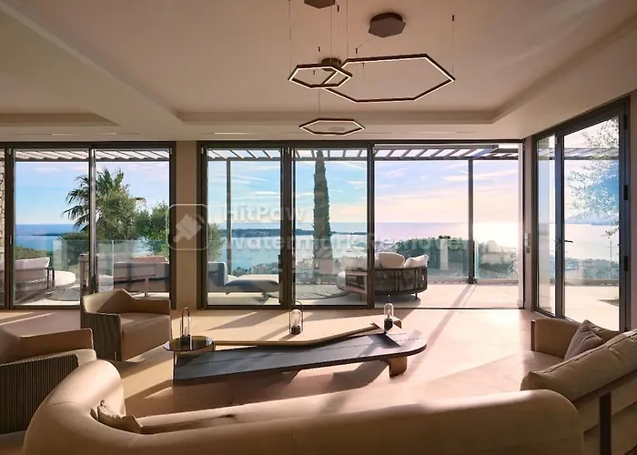 6 - Elisabeth Cannes