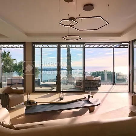 6 - Elisabeth Cannes