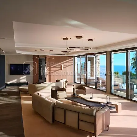 6 - Elisabeth Cannes